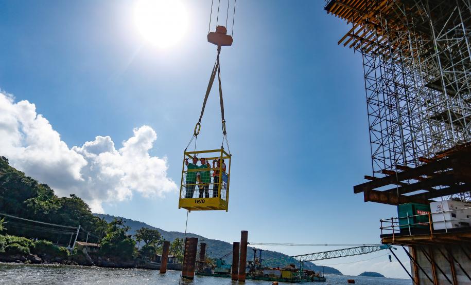 o governador e secretario de infraestrutura na obra
