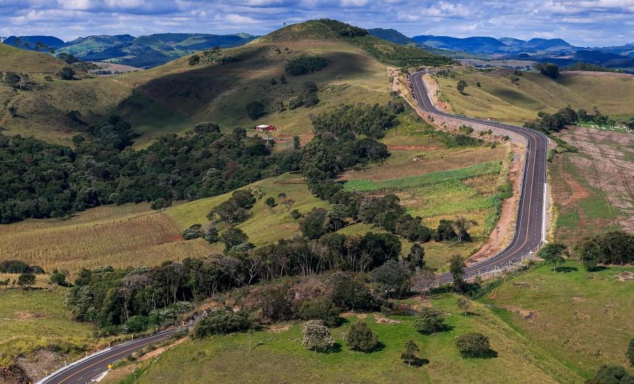 vista aérea da pavimentação da PR-239