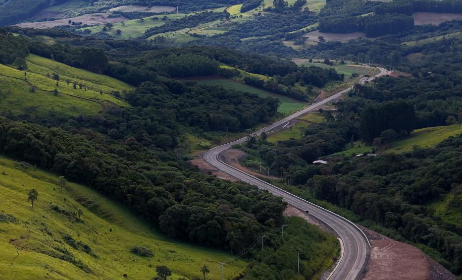 vista aérea da pavimentação da PR-239