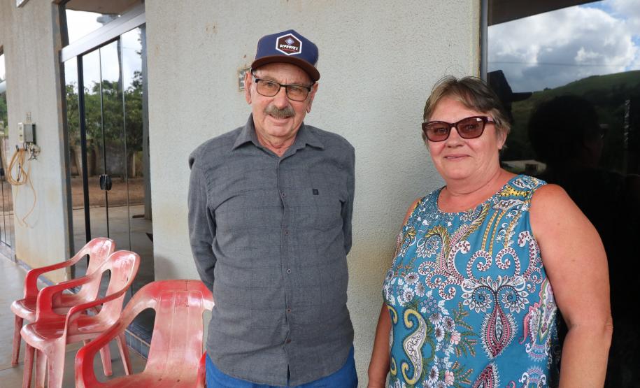 pessoas posando para a foto