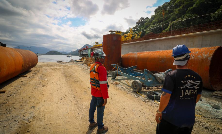 trabalhadores na pobra da ponte