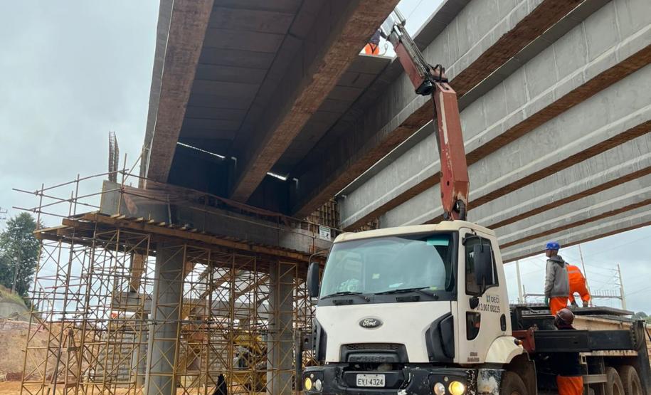 obras de duplicação em concreto da Rodovia dos Minérios