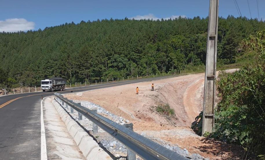 Obra emergencial em rodovia de Rio Branco do Sul