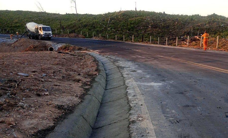 Obra emergencial em rodovia de Rio Branco do Sul