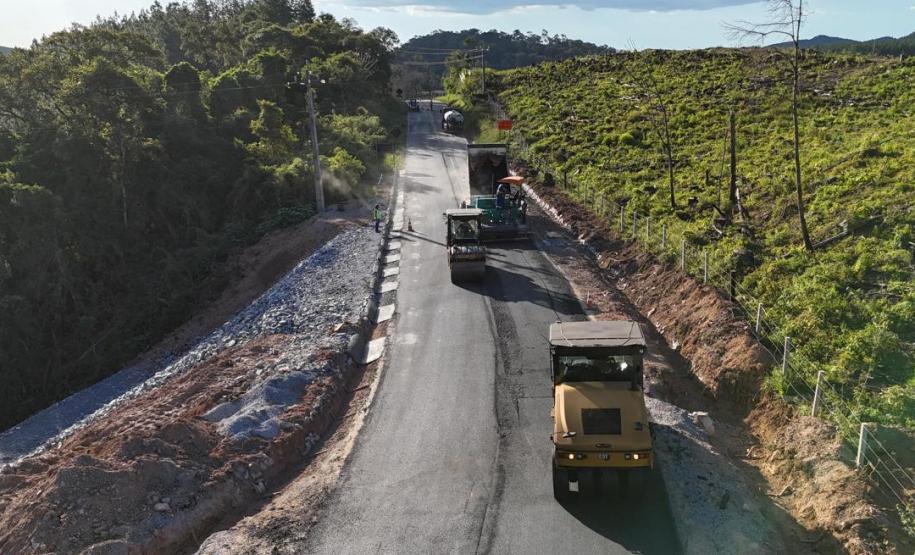 Obra emergencial em rodovia de Rio Branco do Sul