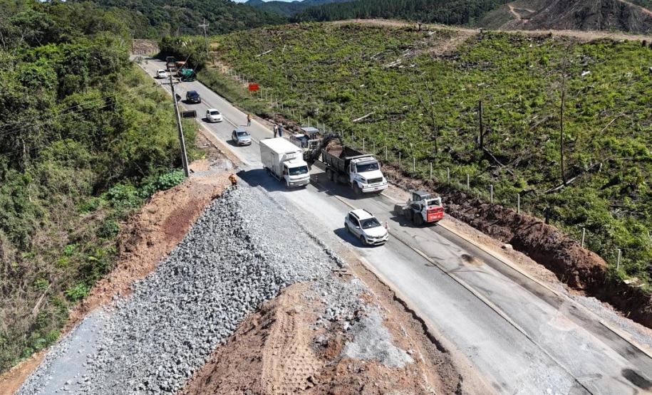 Obra emergencial em rodovia de Rio Branco do Sul