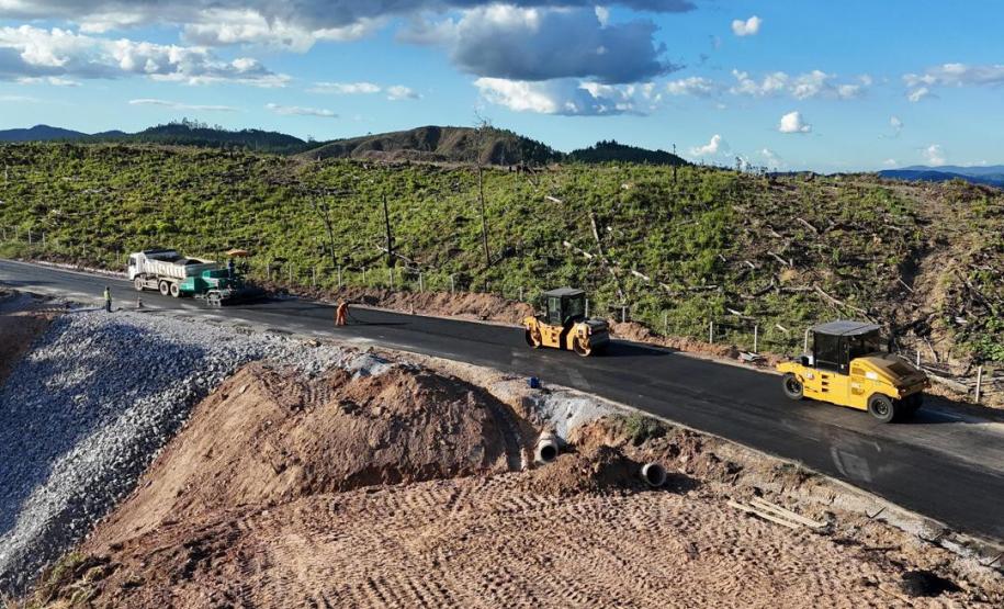 Obra emergencial em rodovia de Rio Branco do Sul