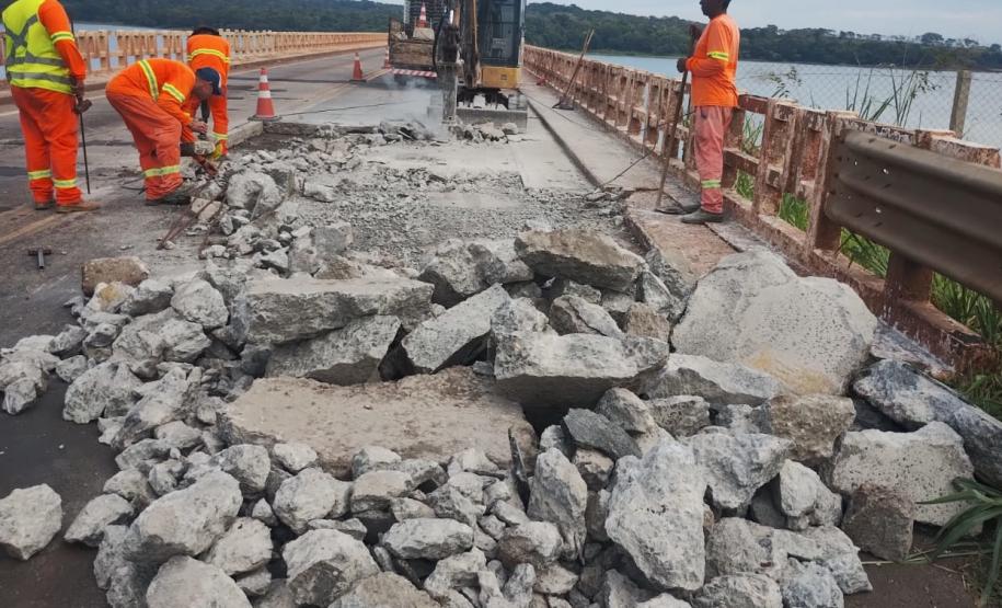 Obras na ponte entre Sertaneja e o município paulista de Assis