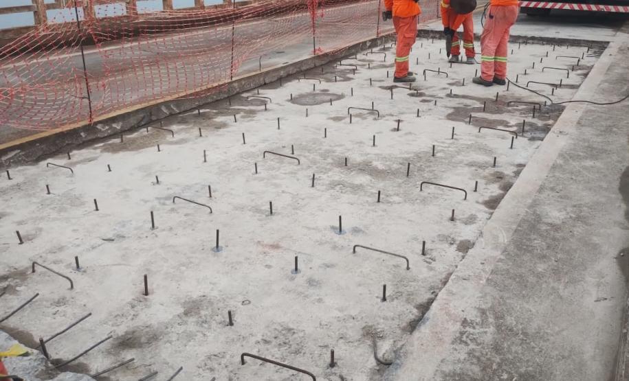 Obras na ponte entre Sertaneja e o município paulista de Assis