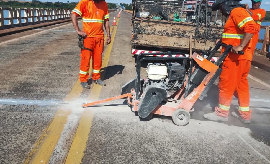 Obras na ponte entre Sertaneja e o município paulista de Assis