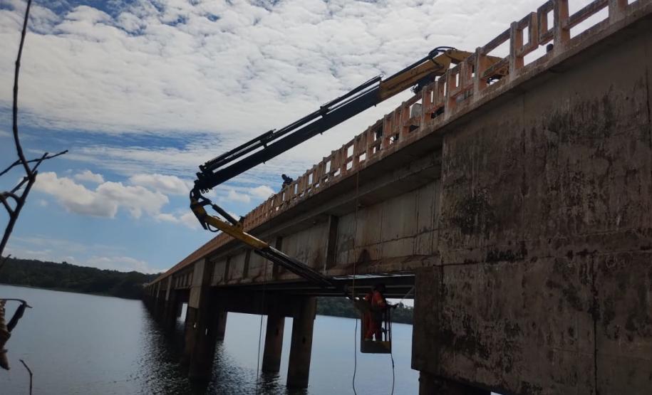 Obras na ponte entre Sertaneja e o município paulista de Assis