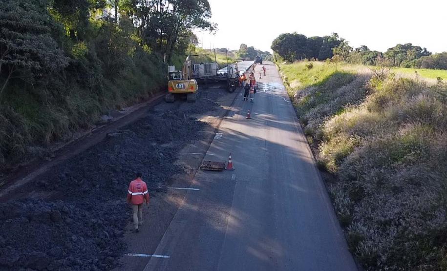 Obras da rodovia de concreto no Sudoeste