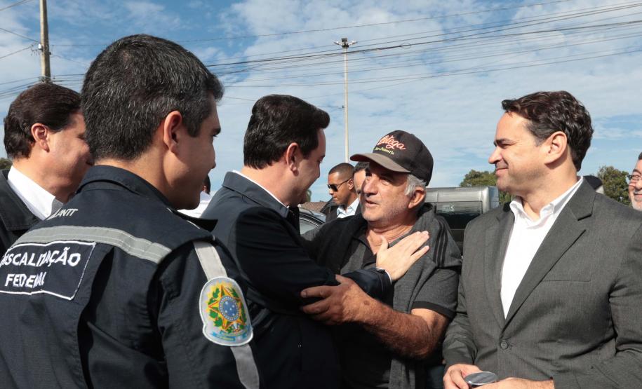O governador Carlos Massa Ratinho Junior e o ministro dos Transportes, Renan Filho, participam nesta quarta-feira (18) do anúncio do início da duplicação do Contorno Norte de Curitiba.