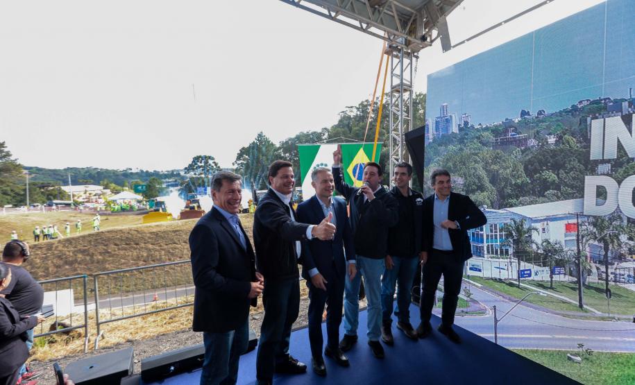 O governador Carlos Massa Ratinho Junior e o ministro dos Transportes, Renan Filho, participam nesta quarta-feira (18) do anúncio do início da duplicação do Contorno Norte de Curitiba.