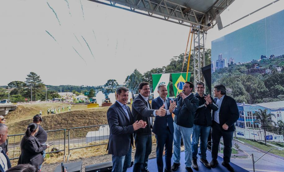 O governador Carlos Massa Ratinho Junior e o ministro dos Transportes, Renan Filho, participam nesta quarta-feira (18) do anúncio do início da duplicação do Contorno Norte de Curitiba.