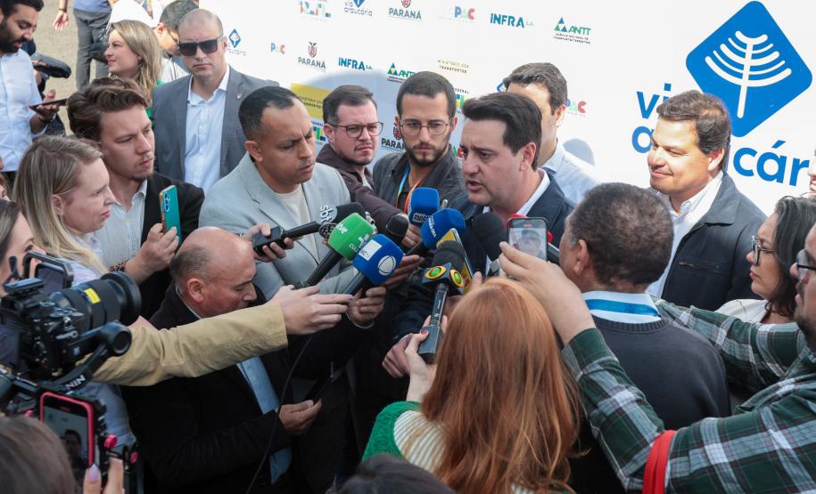 O governador Carlos Massa Ratinho Junior e o ministro dos Transportes, Renan Filho, participam nesta quarta-feira (18) do anúncio do início da duplicação do Contorno Norte de Curitiba.