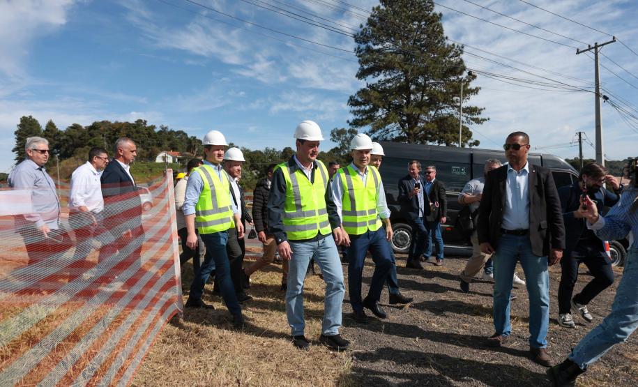 O governador Carlos Massa Ratinho Junior e o ministro dos Transportes, Renan Filho, participam nesta quarta-feira (18) do anúncio do início da duplicação do Contorno Norte de Curitiba.