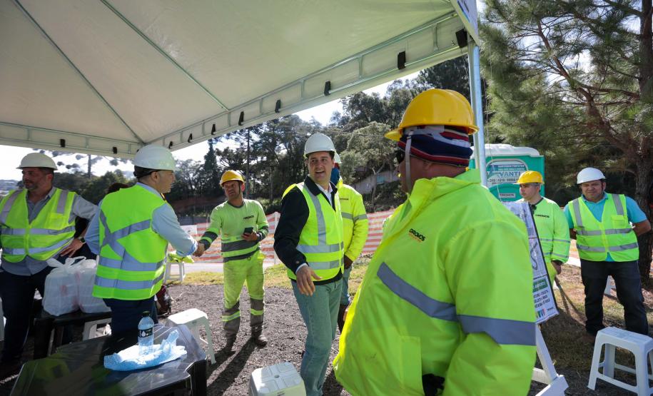 O governador Carlos Massa Ratinho Junior e o ministro dos Transportes, Renan Filho, participam nesta quarta-feira (18) do anúncio do início da duplicação do Contorno Norte de Curitiba.