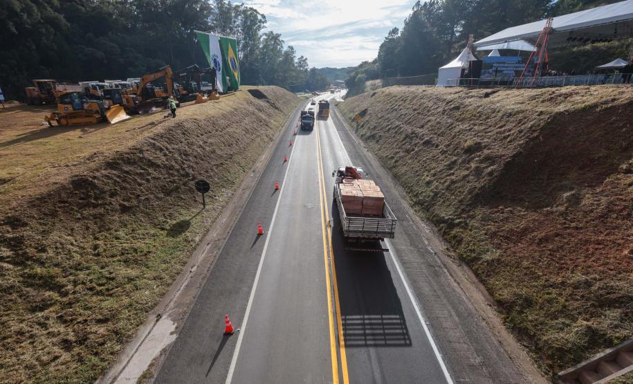 O governador Carlos Massa Ratinho Junior e o ministro dos Transportes, Renan Filho, participam nesta quarta-feira (18) do anúncio do início da duplicação do Contorno Norte de Curitiba.