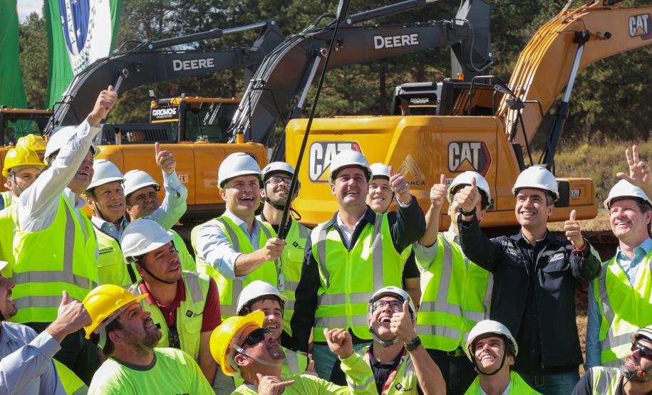 O governador Carlos Massa Ratinho Junior e o ministro dos Transportes, Renan Filho, participam nesta quarta-feira (18) do anúncio do início da duplicação do Contorno Norte de Curitiba.
