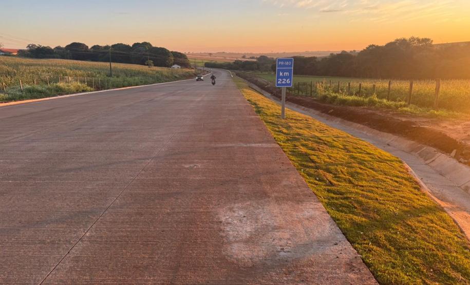 Pavimentação em concreto da PR-180 entre Goioerê e Quarto Centenário