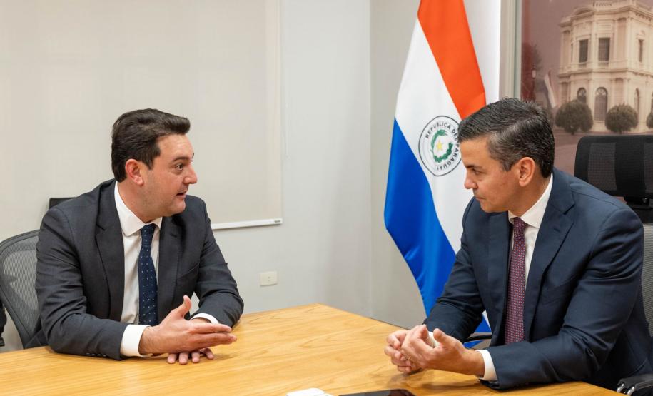 Ratinho Junior e presidente do Paraguai conversando