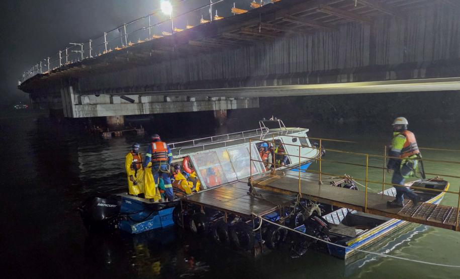 Obras noturnas na Ponte de Guaratuba