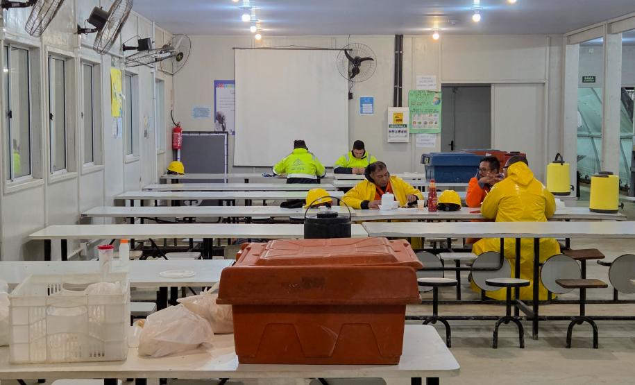 Obras noturnas na Ponte de Guaratuba