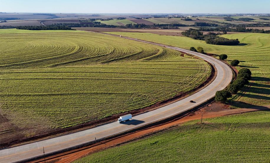 pavimentação em concreto da PR-180
