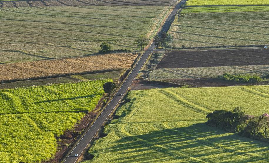 pavimentação que liga distrito de Cianorte a Jussara