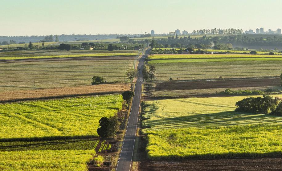 pavimentação que liga distrito de Cianorte a Jussara