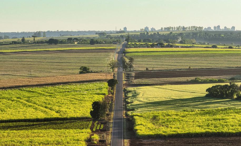 pavimentação que liga distrito de Cianorte a Jussara