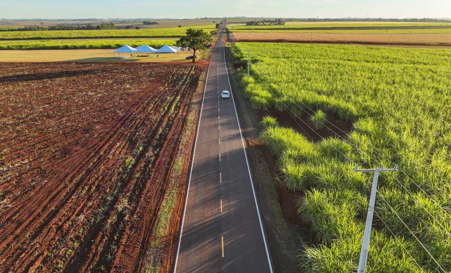 pavimentação que liga distrito de Cianorte a Jussara