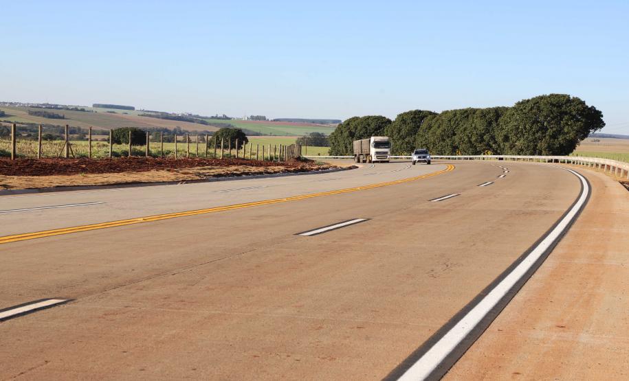 pavimentação em concreto da PR-180