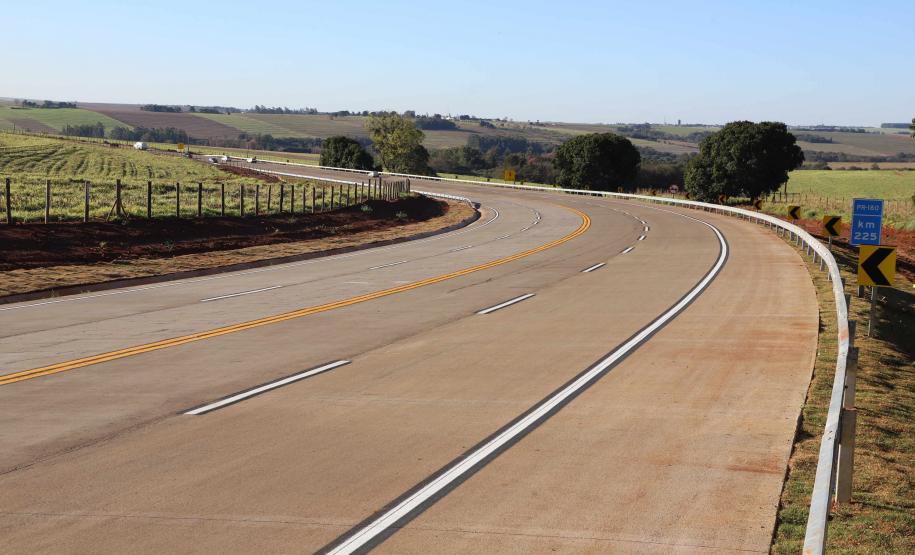 pavimentação em concreto da PR-180
