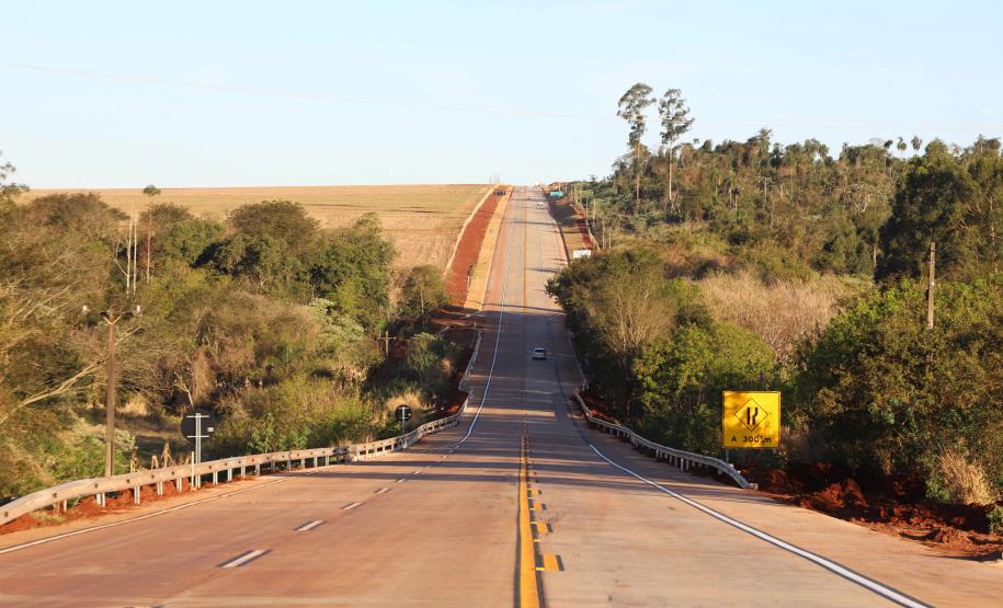 pavimentação em concreto da PR-180