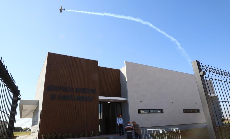 fachada do aeroporto de Campo Mourão