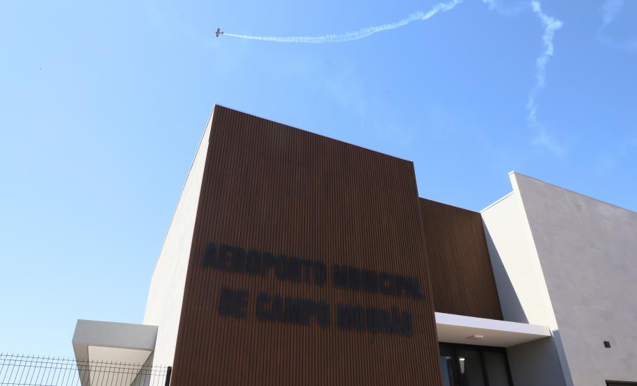 fachada do aeroporto de Campo Mourão