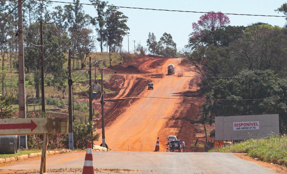 Obras na Avenida Paraná, que liga a cidade ao Porto de Maringá.