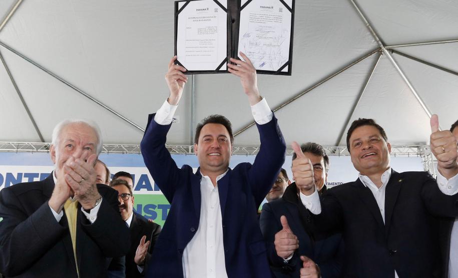 cerimônia de lançamento do edital de construção da Ponte de Guaratuba