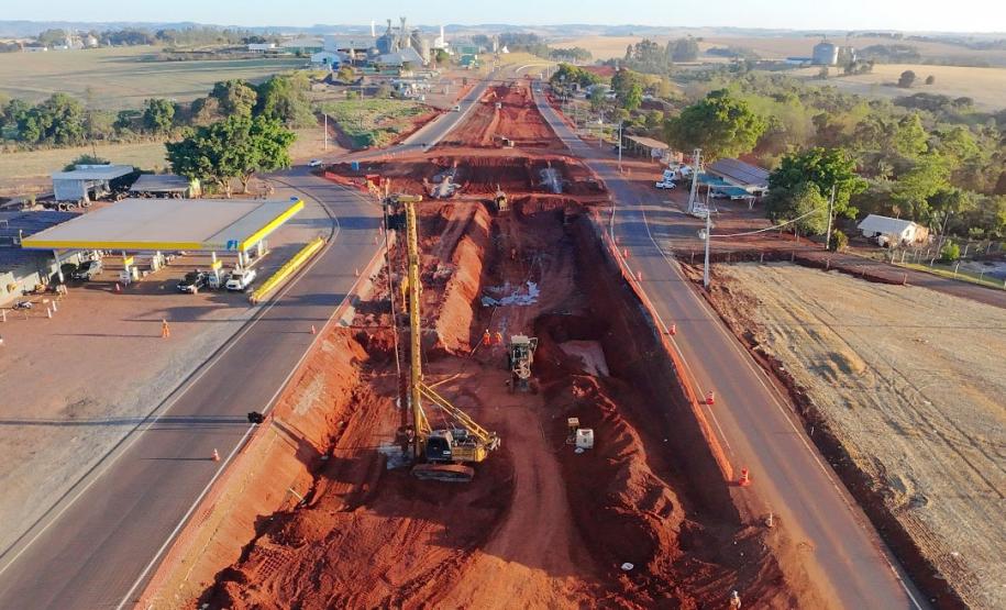 Obras no novo viaduto do Lerroville na PR-445