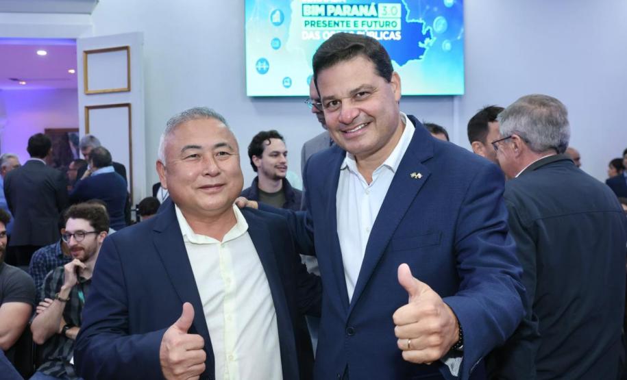 pessoas posando para foto