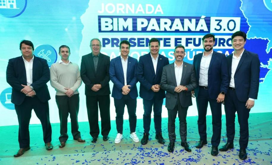 Pessoas posando para foto