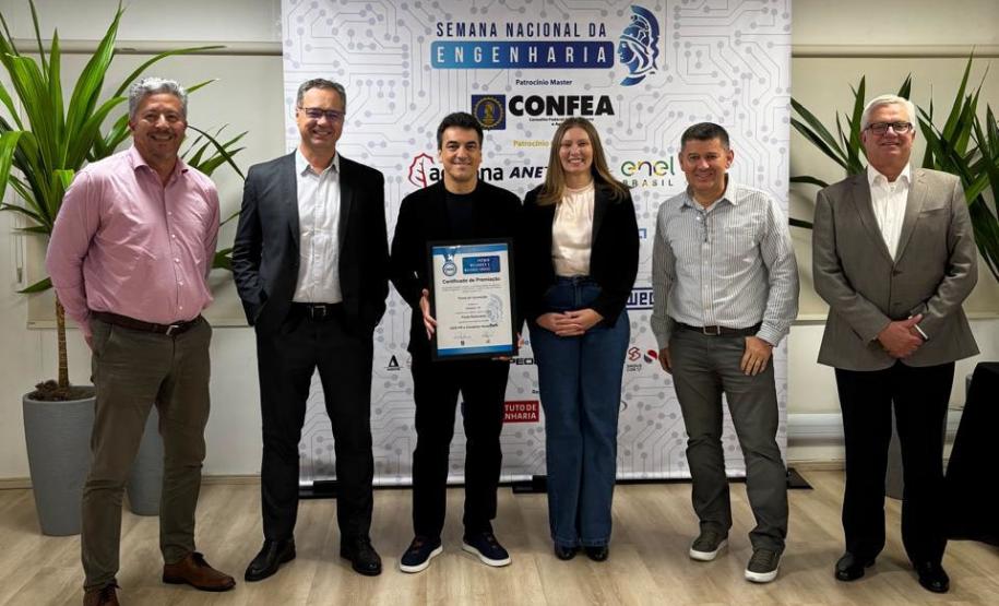 Pessoas posando para foto