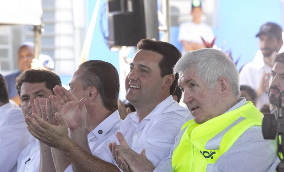 pessoas posando para foto