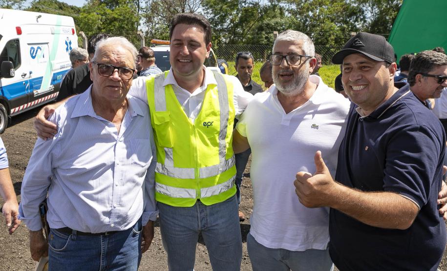 Pessoas posando para foto