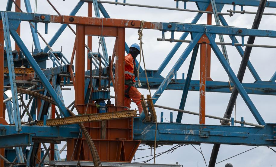 Trabalhador da Ponte de Guaratuba