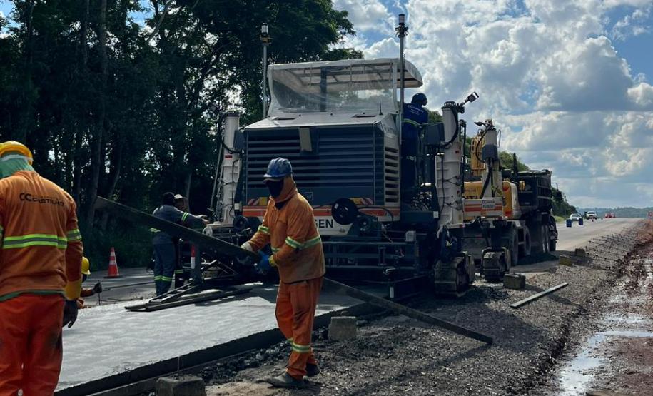 PR-151 entre Ponta Grossa e Palmeira, obra de restauração em concreto (whitetopping)