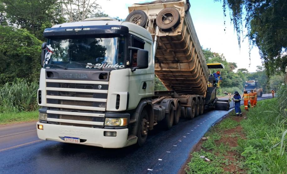DER/PR realiza melhorias no pavimento de rodovia que dá acesso a Maravilha