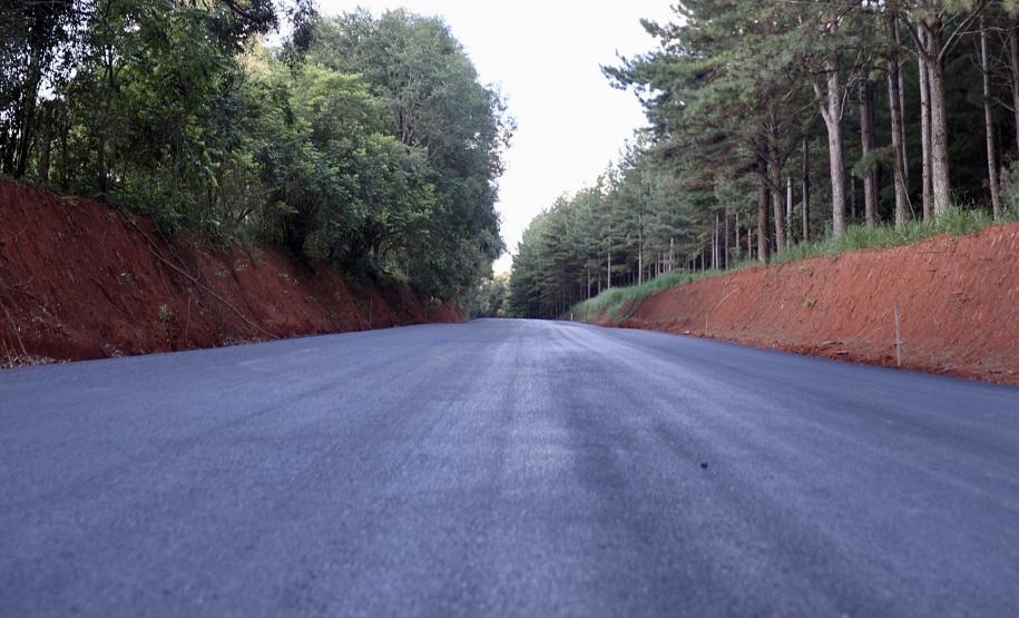 Com apoio do Estado, Teixeira Soares pavimenta centenária Estrada da Gruta